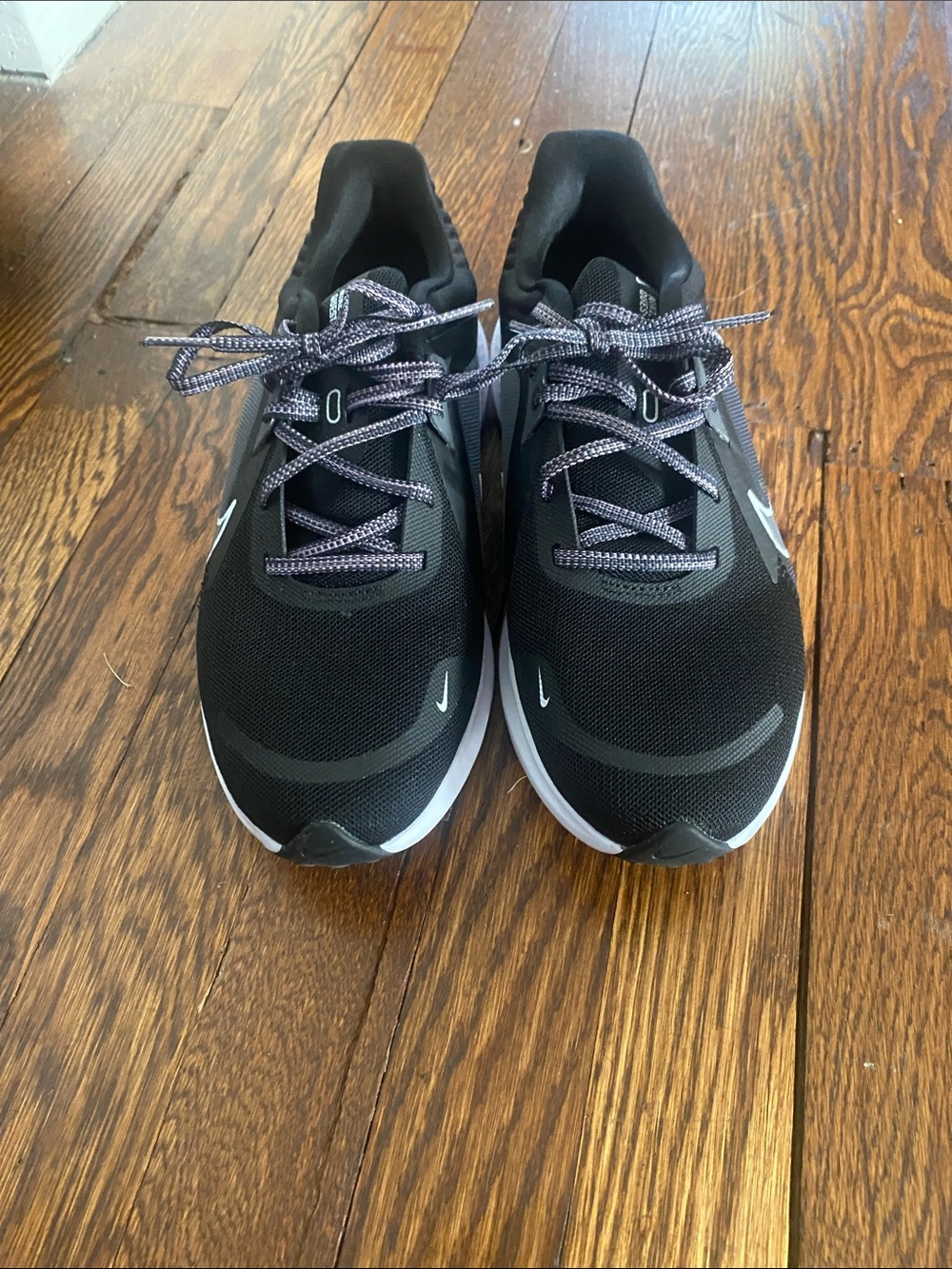 Nike quest running shoes